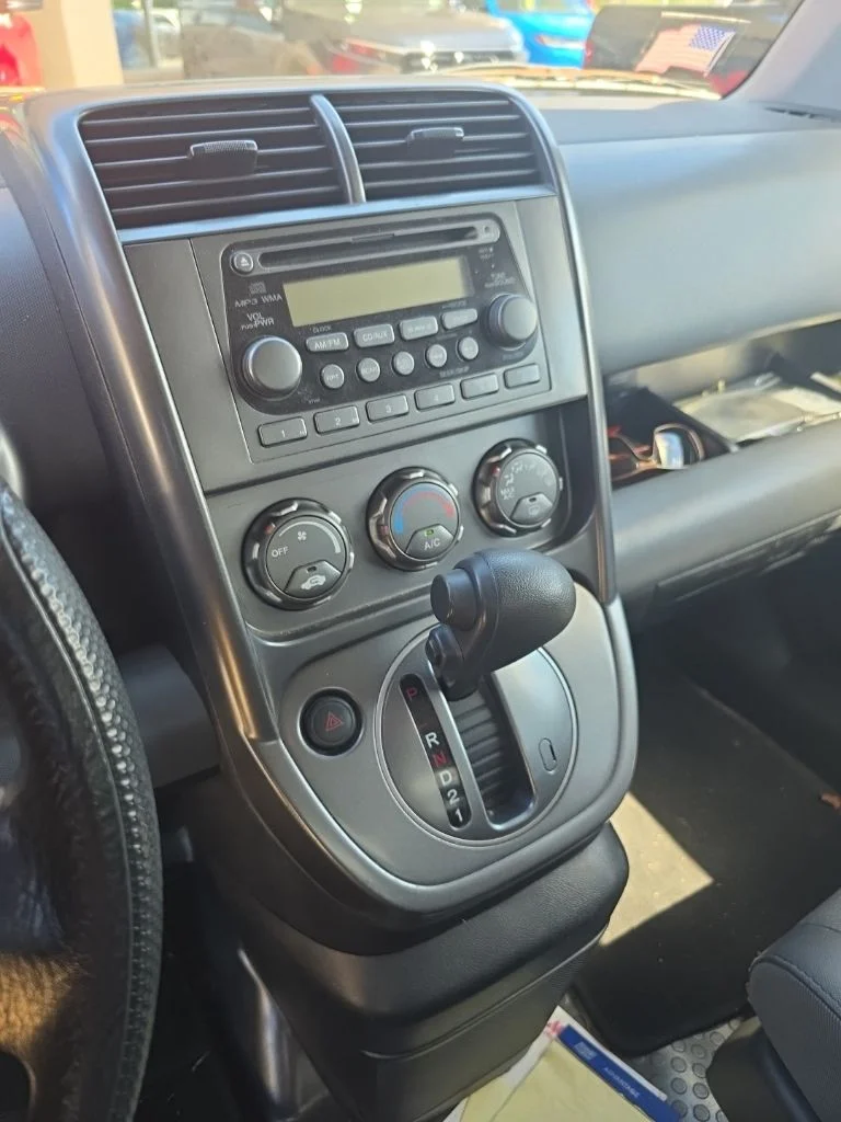 Used 2006 Red Honda EX-P image 2