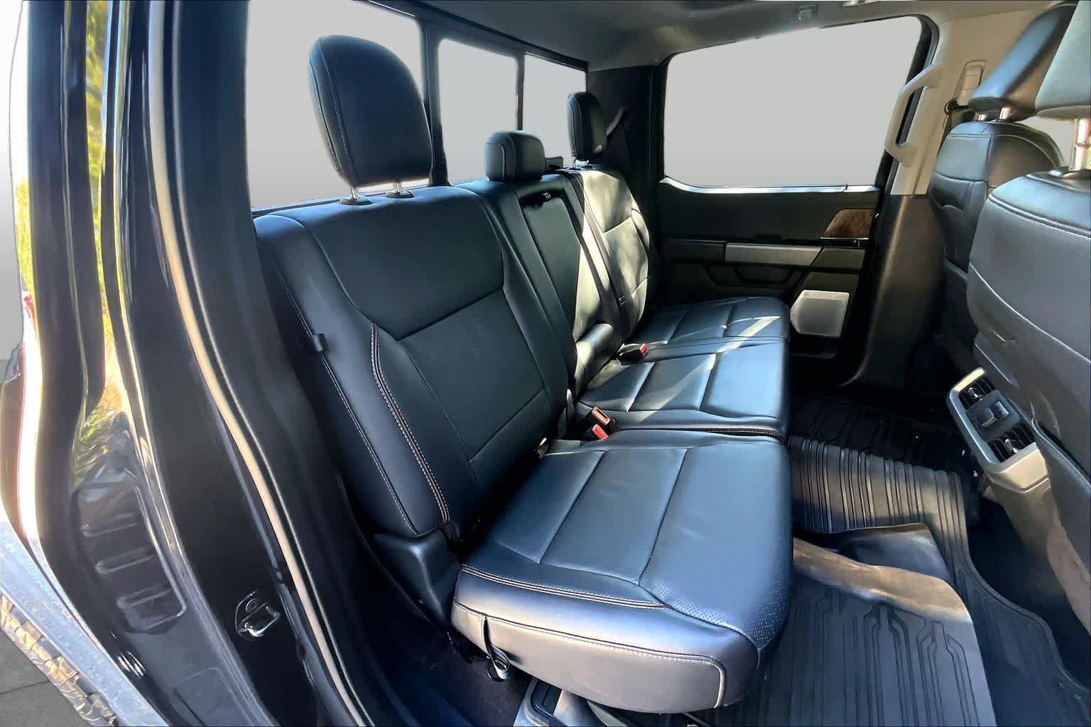 Used 2021 Agate Black Metallic Ford LARIAT image 19