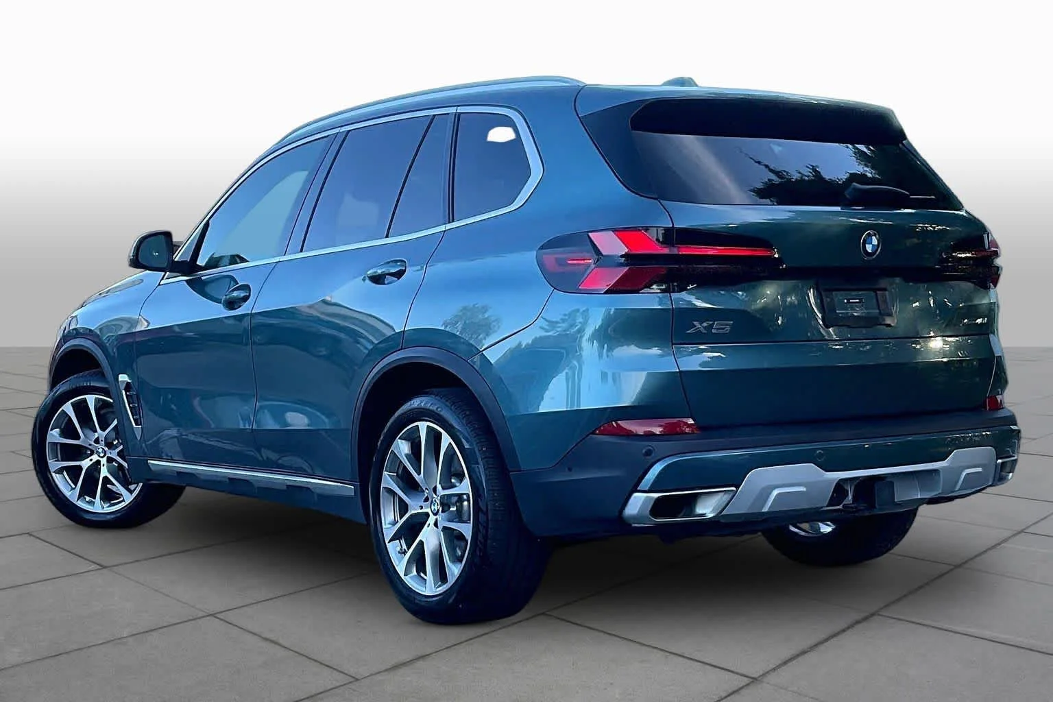 Used 2024 Blue Ridge Mountain Metallic BMW xDrive40i image 11