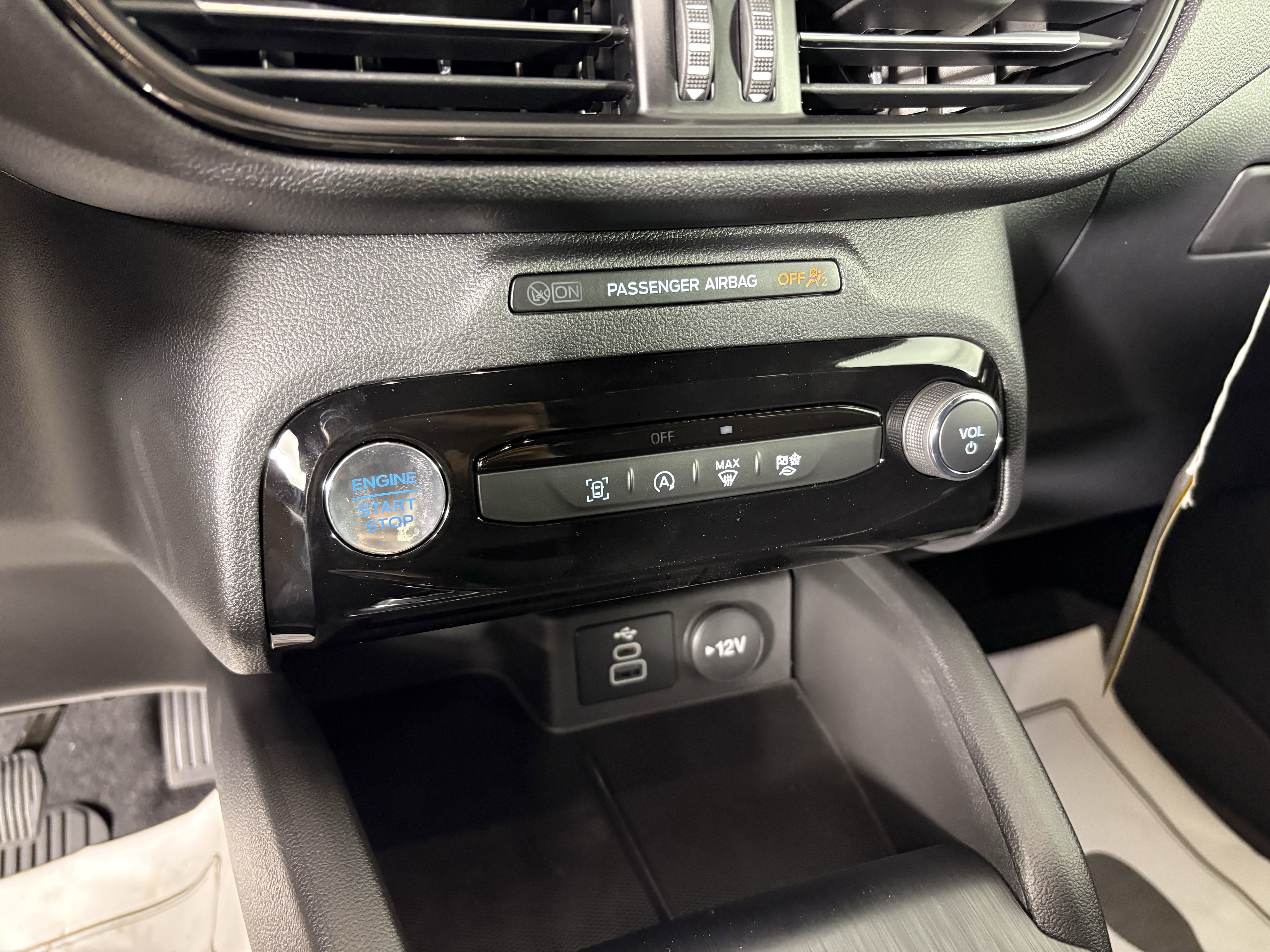 2025 Ford Escape ST-Line Select - Photo 24