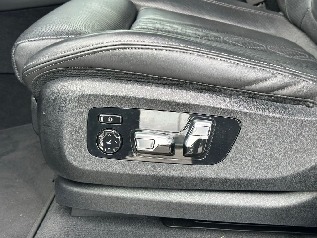 Used 2024 Gray BMW M60i image 11