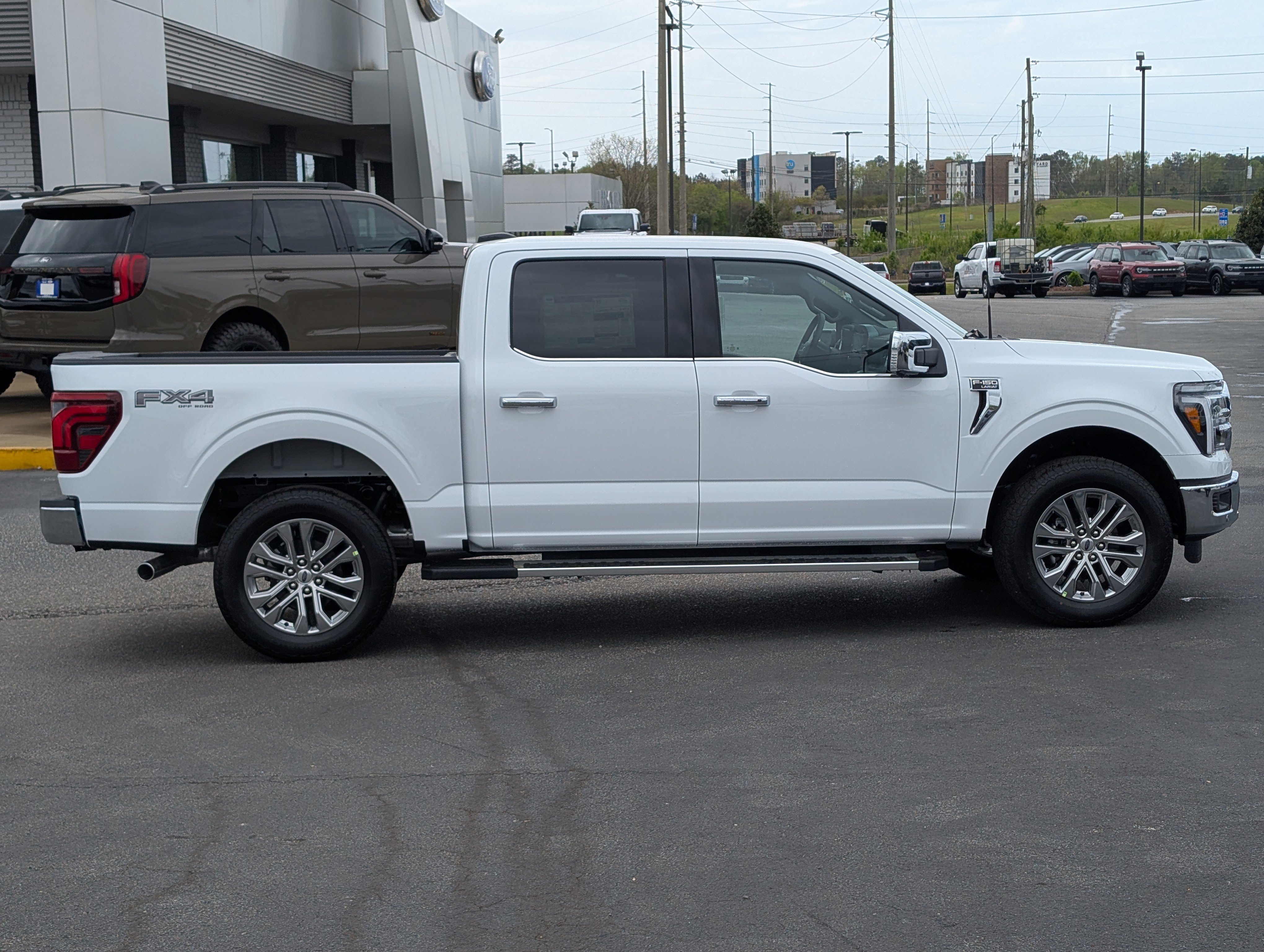 New 2026 Oxford White FORD Lariat® image 8