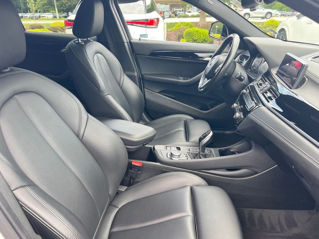 Used 2022 White BMW sDrive28i image 29