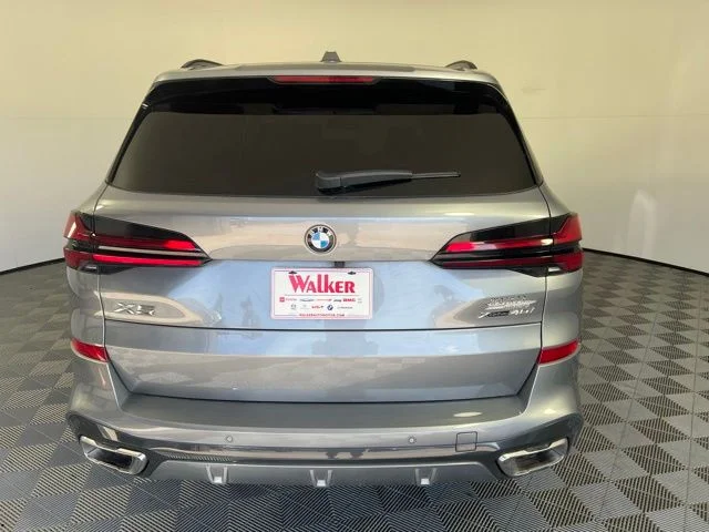 Used 2024 Gray BMW xDrive40i image 6