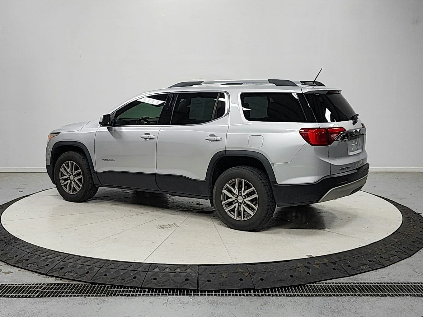 Used 2018 Silver GMC SLE-2 image 6