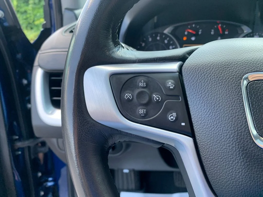Used 2022  GMC SLT image 29