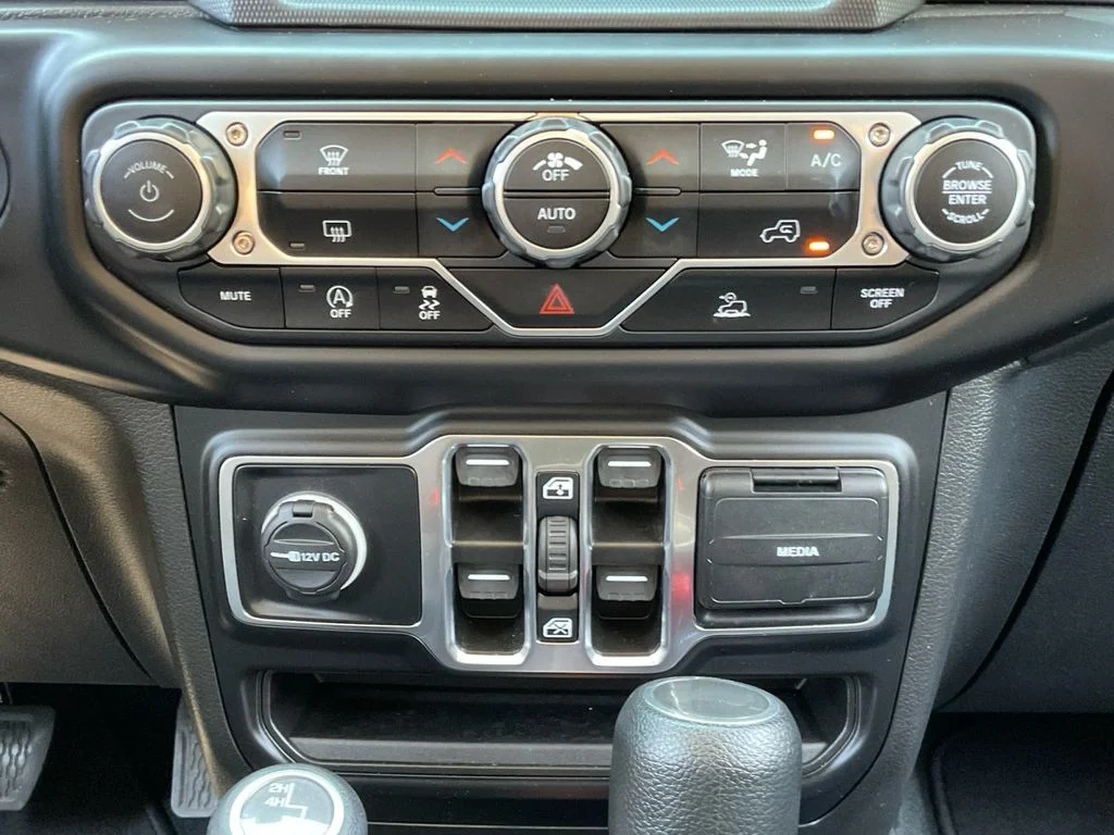 Used 2023 Blue Jeep Sahara image 25