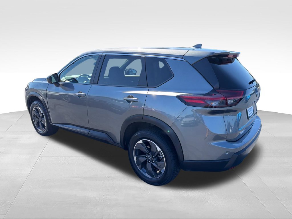 Used 2024 Gray Nissan SV image 3