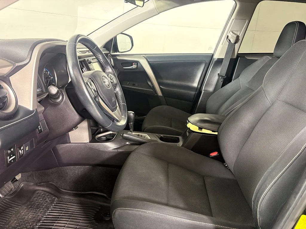 Used 2018 Black Toyota XLE image 21