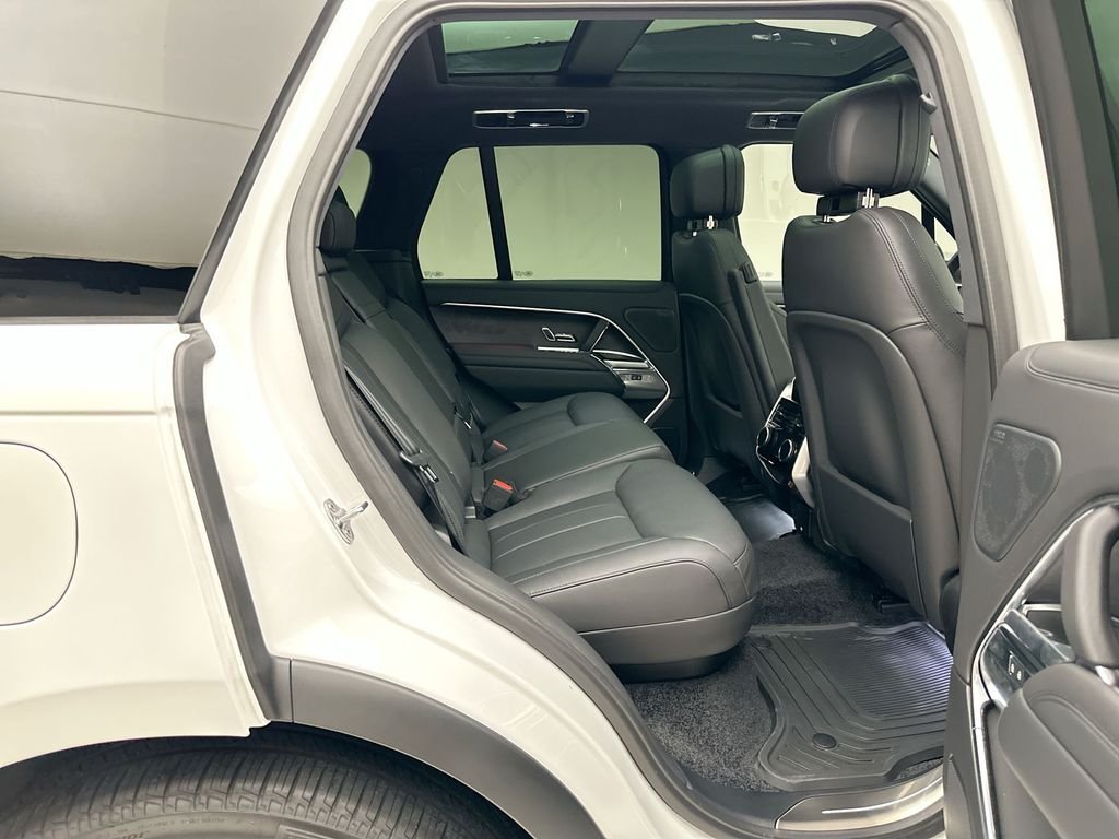 New 2026 Fuji White Land Rover SE image 7