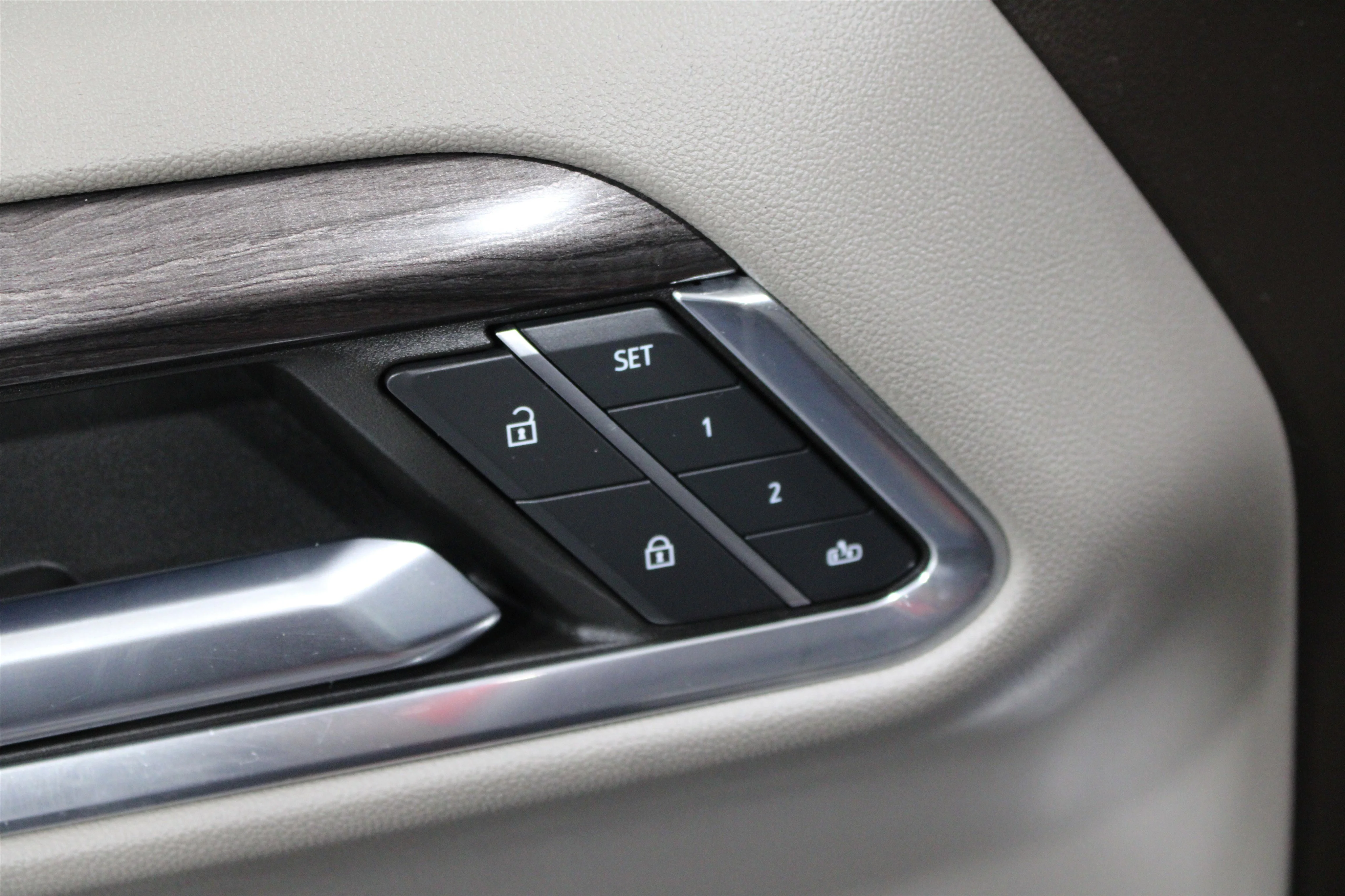 2024 Chevrolet Silverado 1500 LTZ - Photo 8