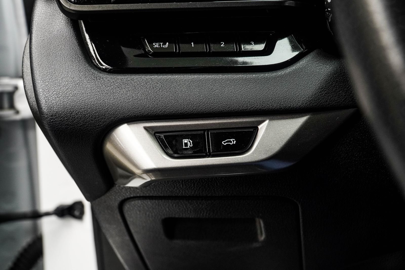 Used 2024 White Lexus 500h F SPORT Performance image 27