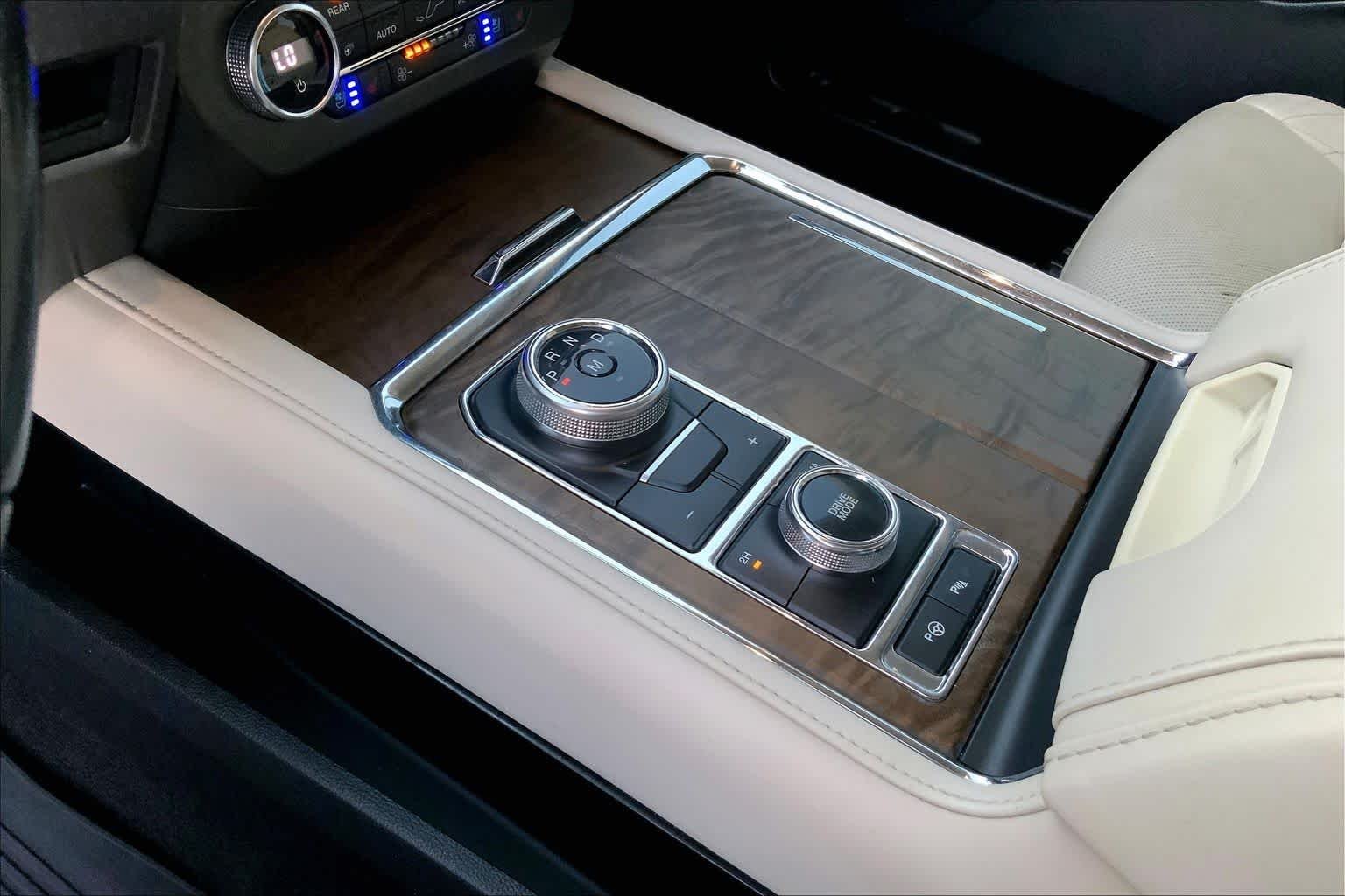 Used 2019 Agate Black Ford Platinum image 16