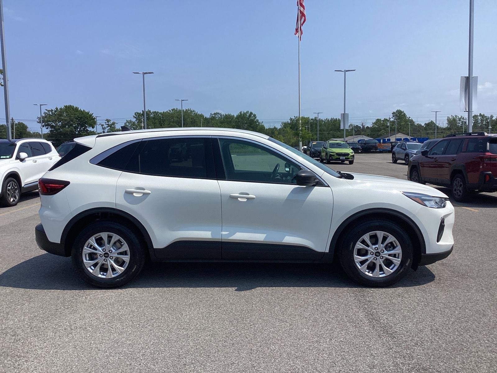 Used 2023 Star White Metallic Tri-Coat Ford Active image 10