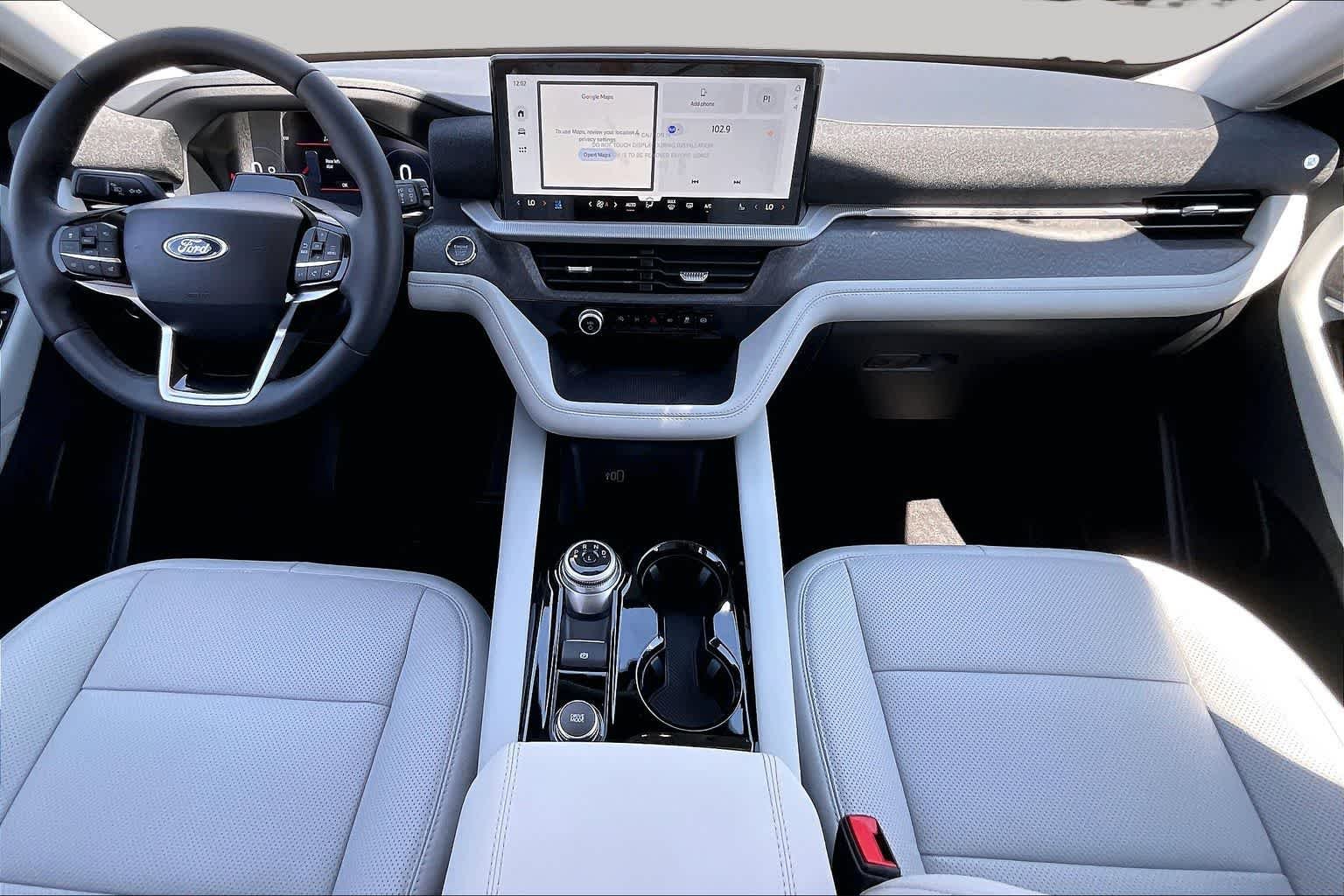 New 2026 Star White Metallic Tri-Coat Ford Platinum™ image 5