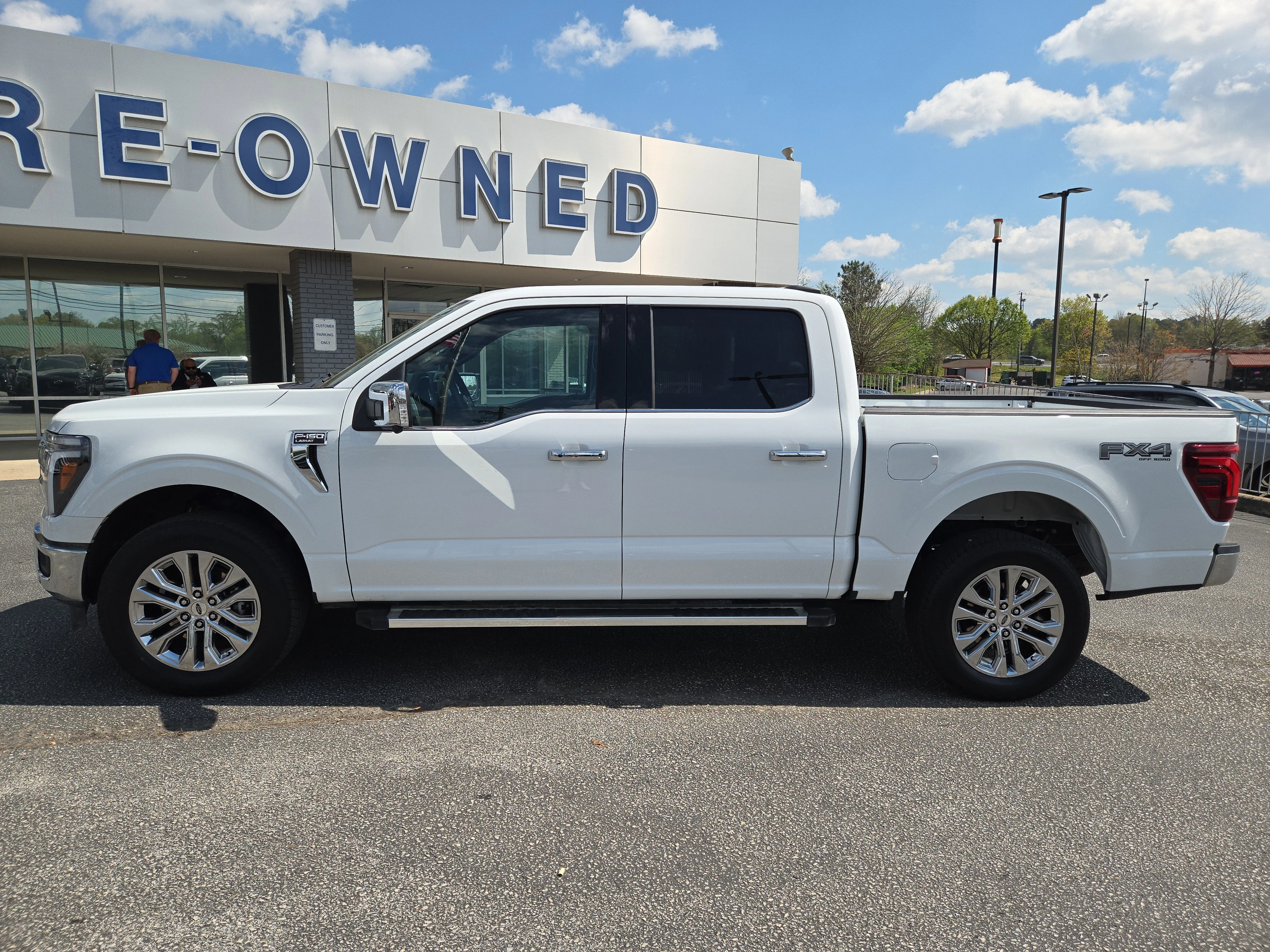 Used 2025 Oxford White Ford LARIAT image 11