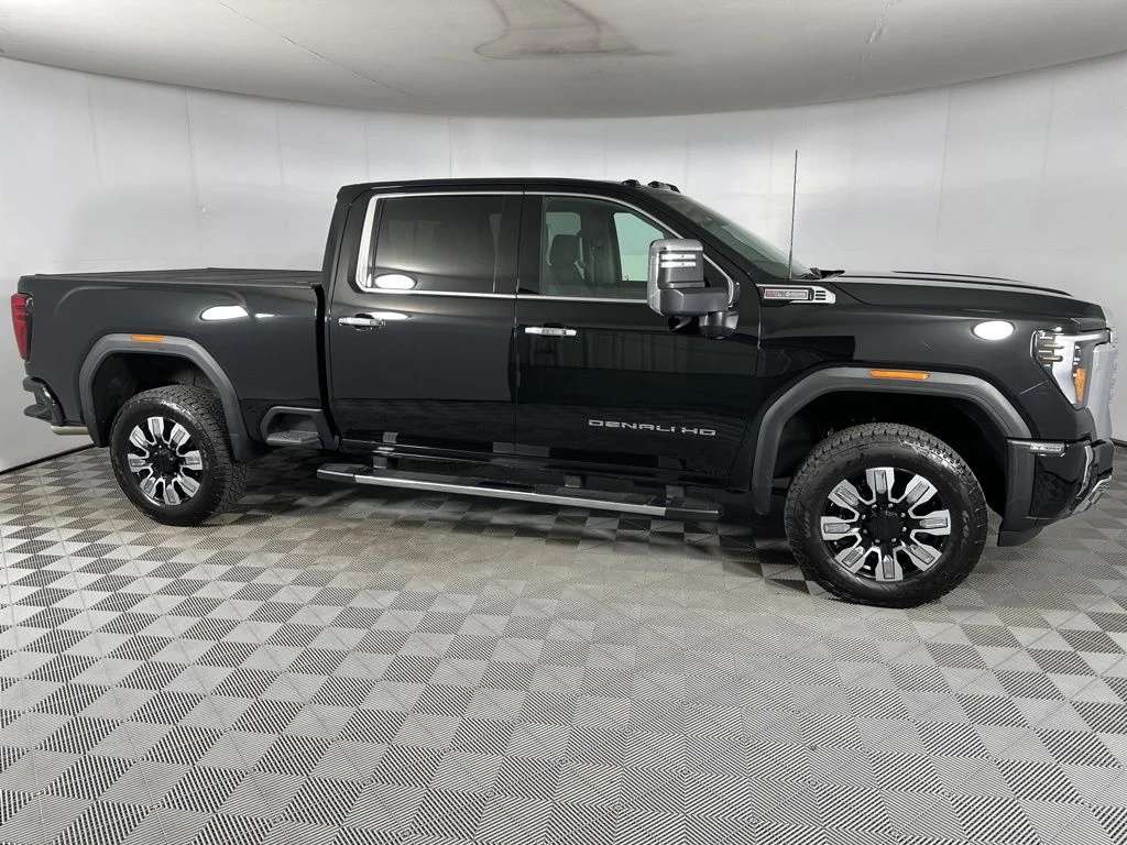 Used 2025 Black GMC Denali image 14
