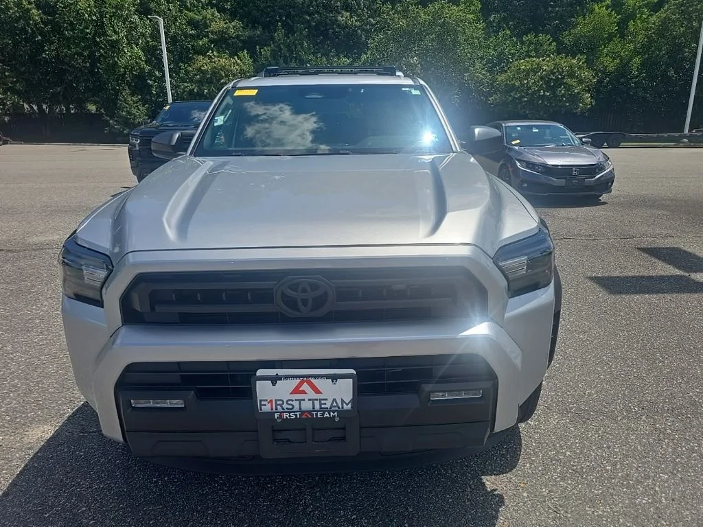 Used 2025  Toyota SR5 image 2