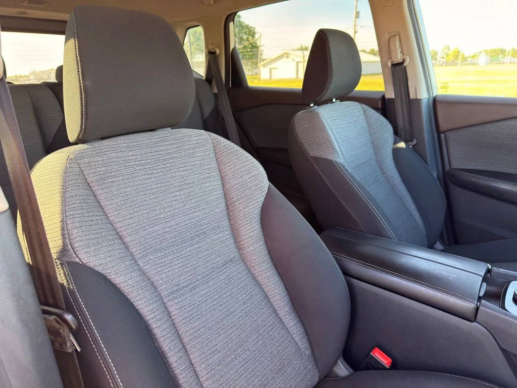 Used 2021 White Nissan SV image 36