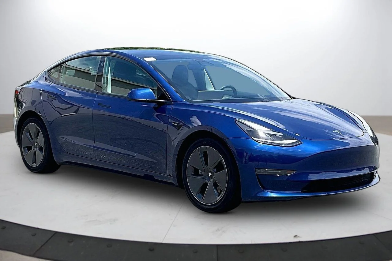 Used 2021  Tesla Standard Range Plus image 2