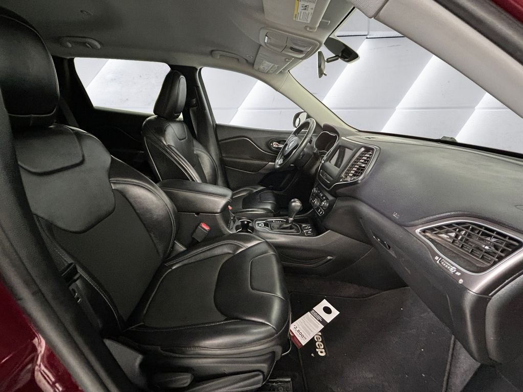 Used 2019 Red Jeep Latitude Plus image 13