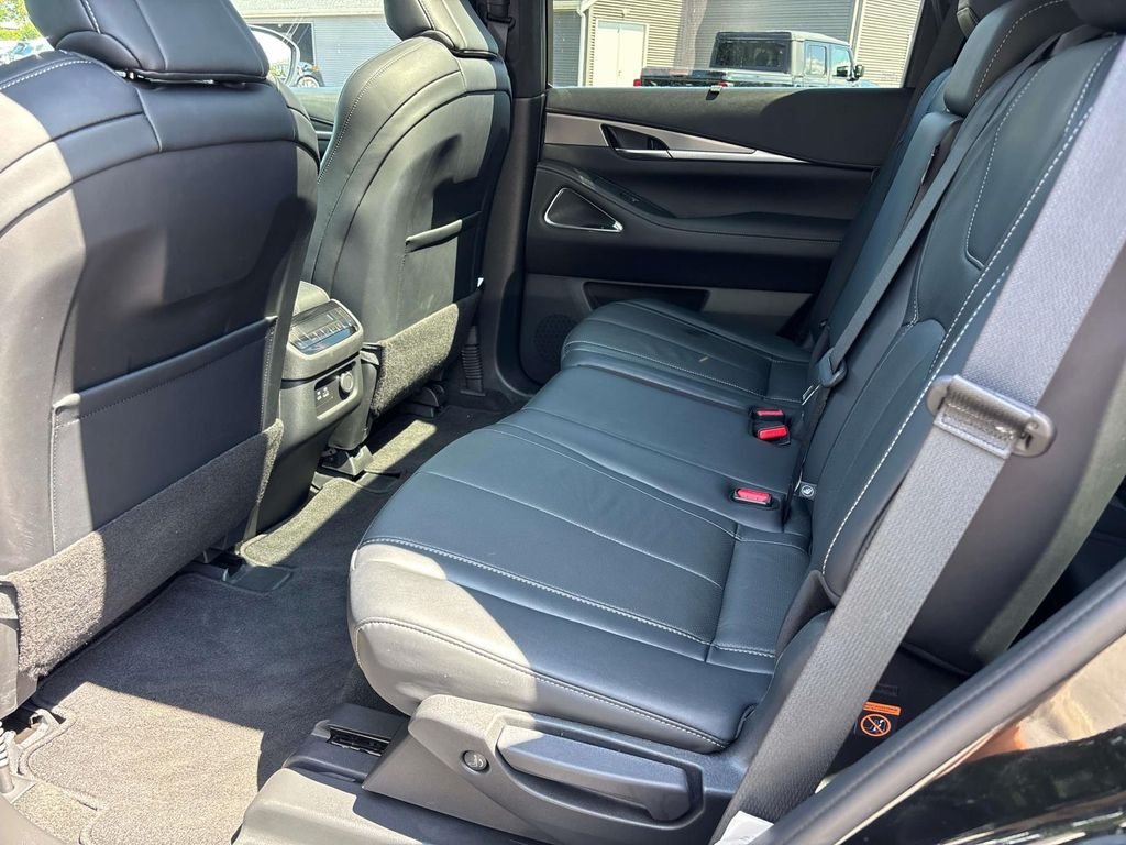 Certified Used 2023 Black INFINITI LUXE image 12