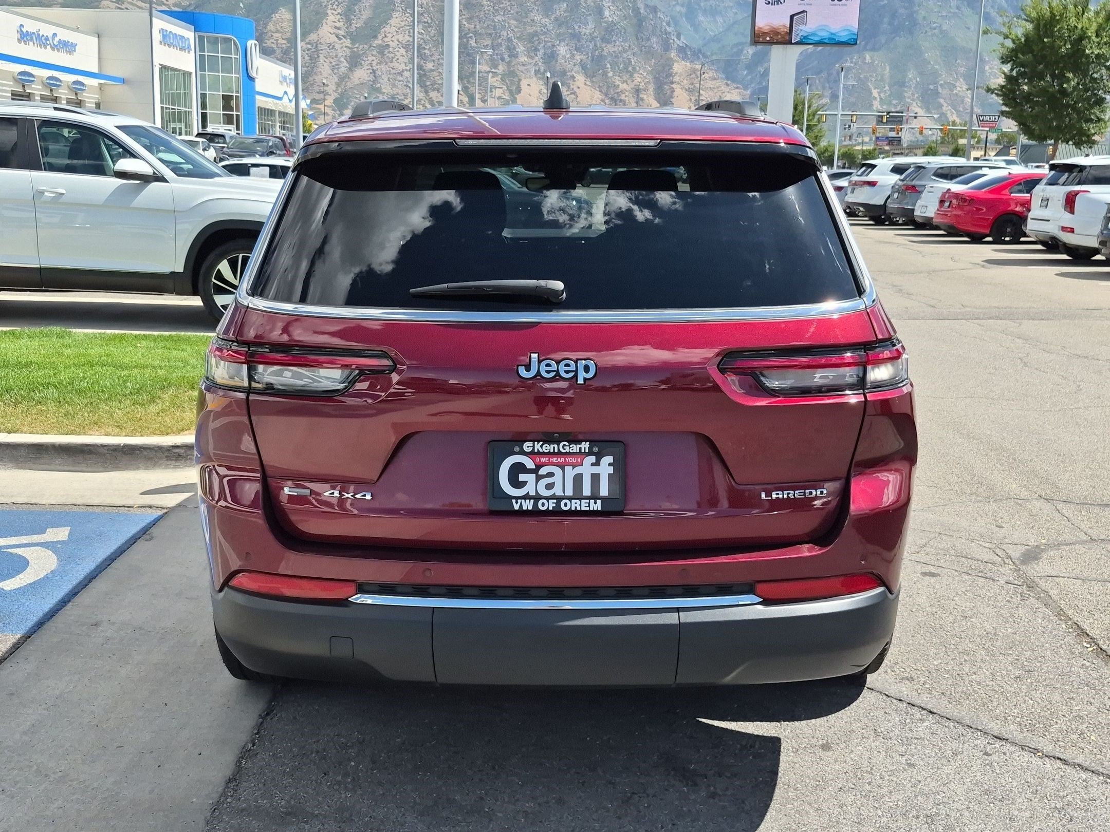 Used 2022 Velvet Red Pearlcoat Jeep Laredo image 4