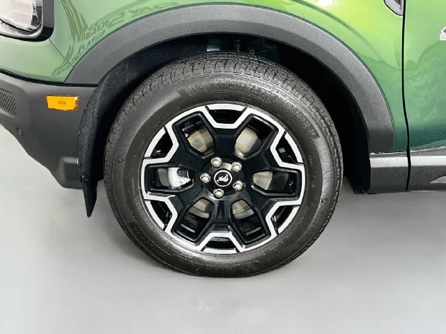 Used 2025 Green Ford Outer Banks image 27
