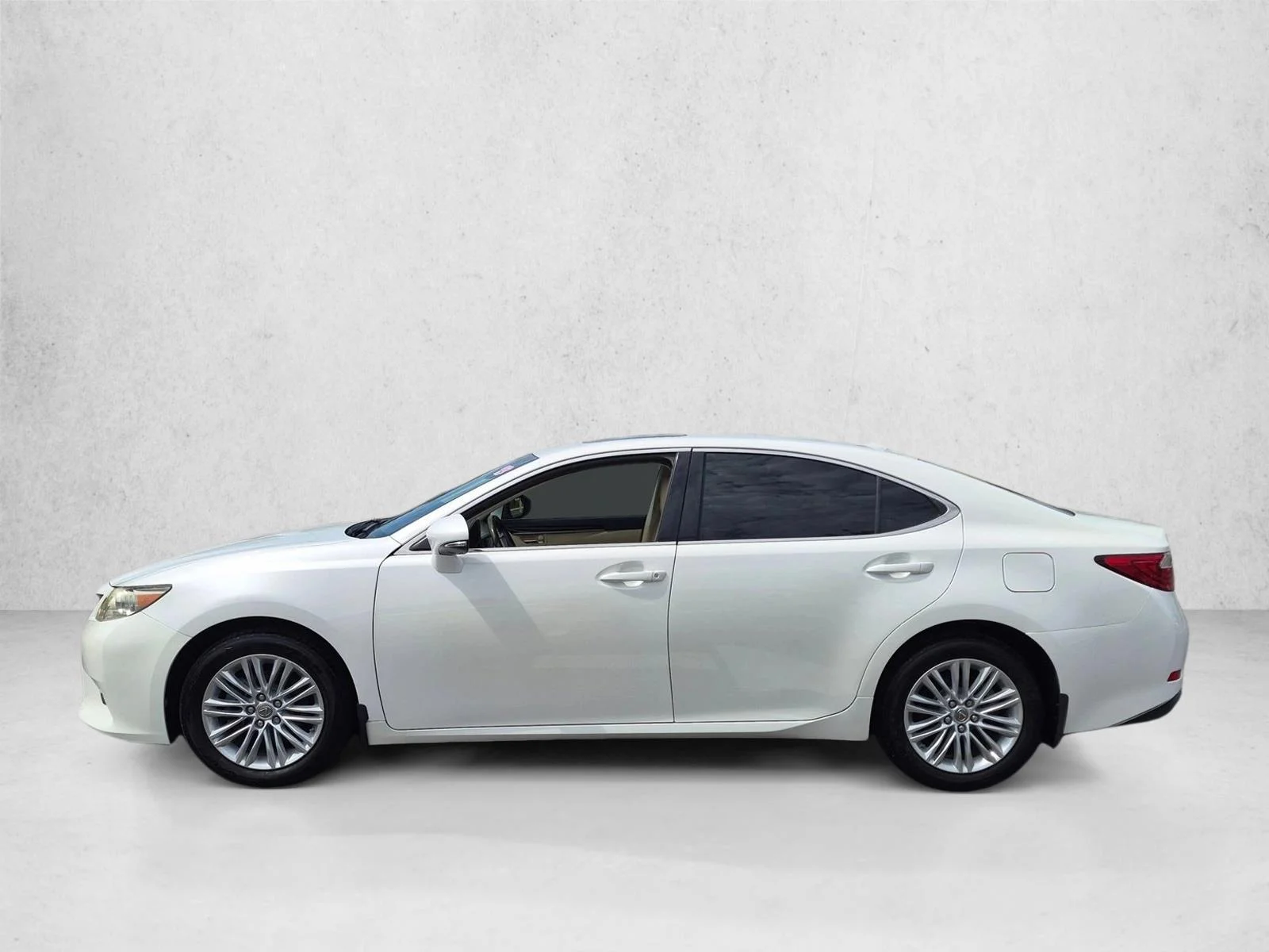 Used 2013 Starfire Pearl Lexus 4dr Sdn image 8
