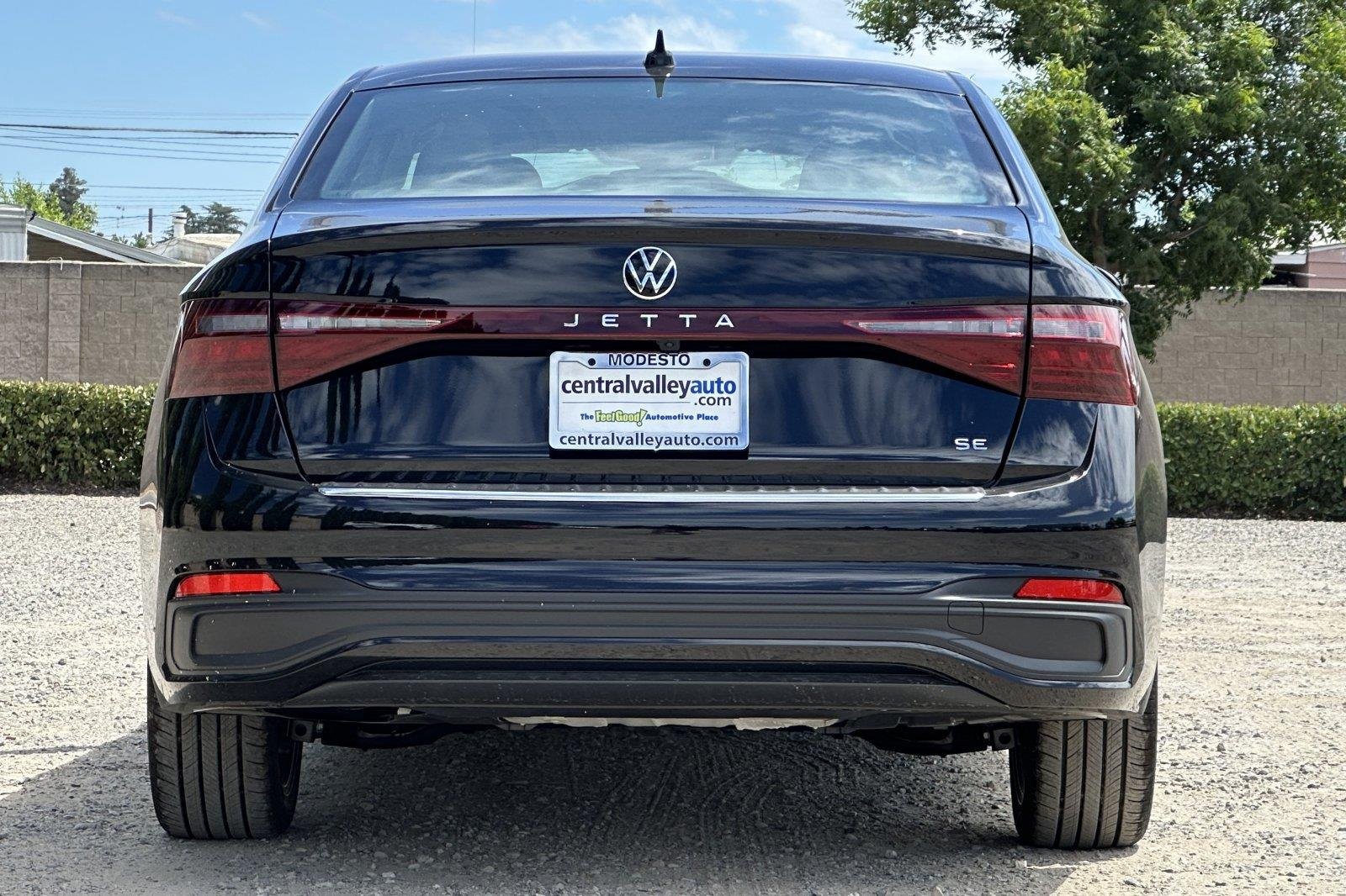 New 2026 Deep Black Pearl Volkswagen SE image 5