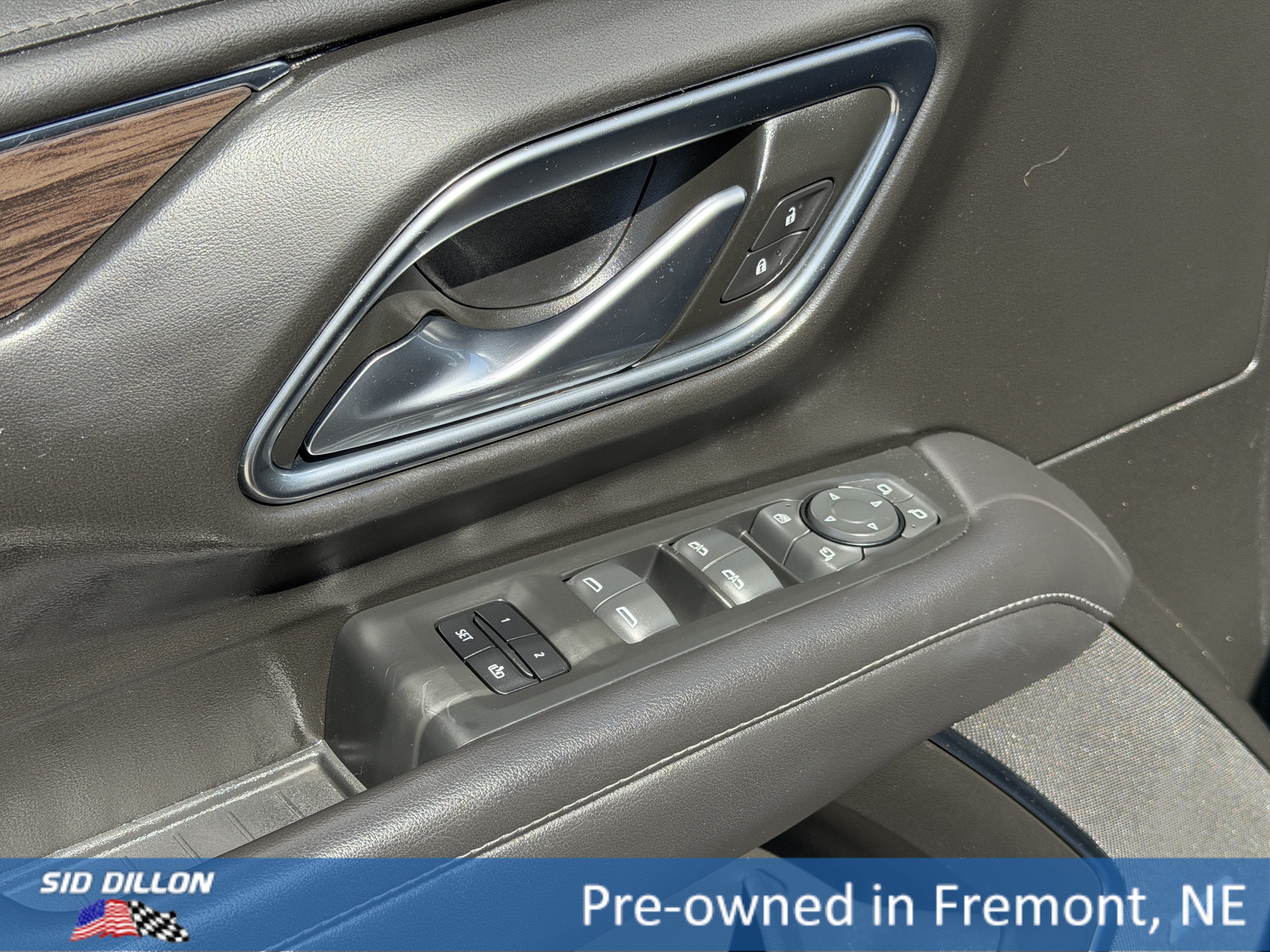 Used 2022 Black Chevrolet Z71 image 15
