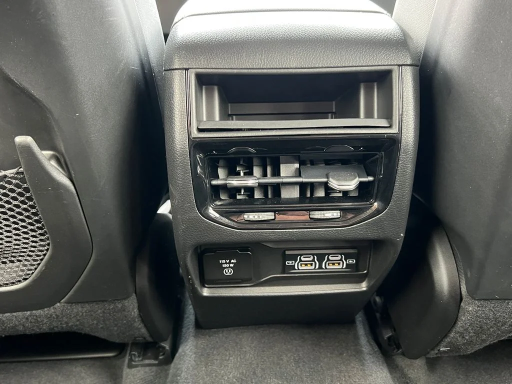 Used 2022 White Jeep Laredo image 33