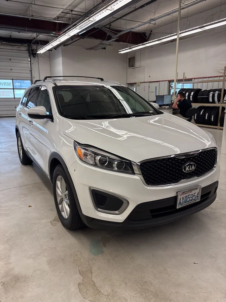 Used 2016 White Kia LX image 3