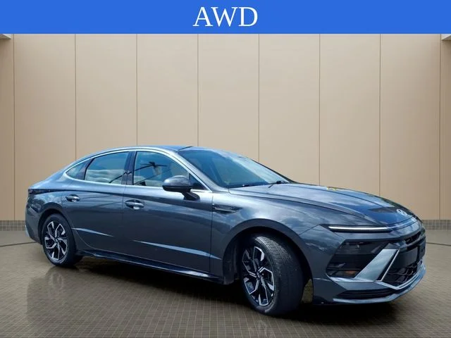 Used 2025 Gray Hyundai SEL image 5