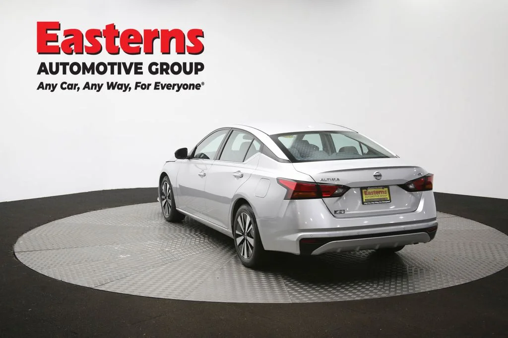 Used 2022 Silver Nissan 2.5 SV image 65