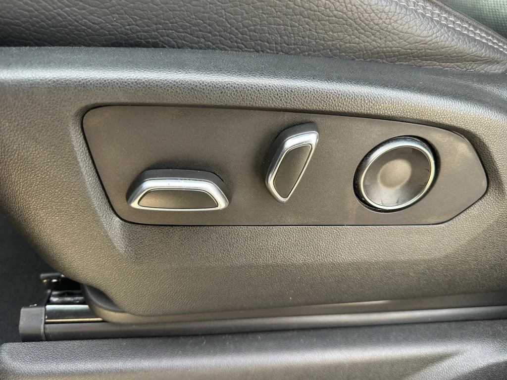 Used 2021 White Frost Tricoat GMC Denali image 29