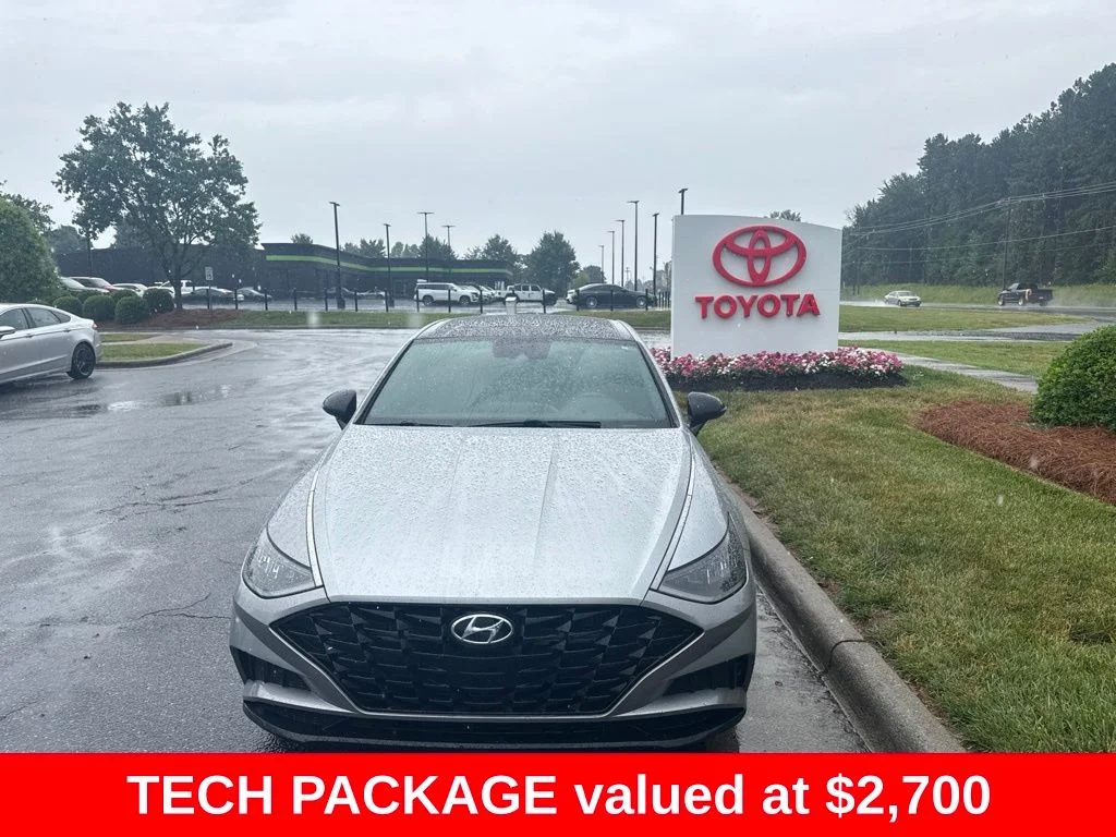 Used 2021 Silver Hyundai SEL Plus image 1