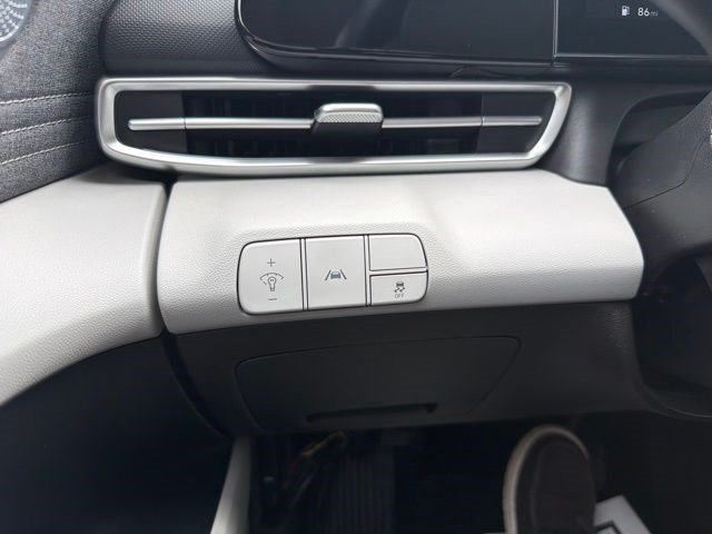 Used 2023 Fluid Metal Hyundai Limited image 28