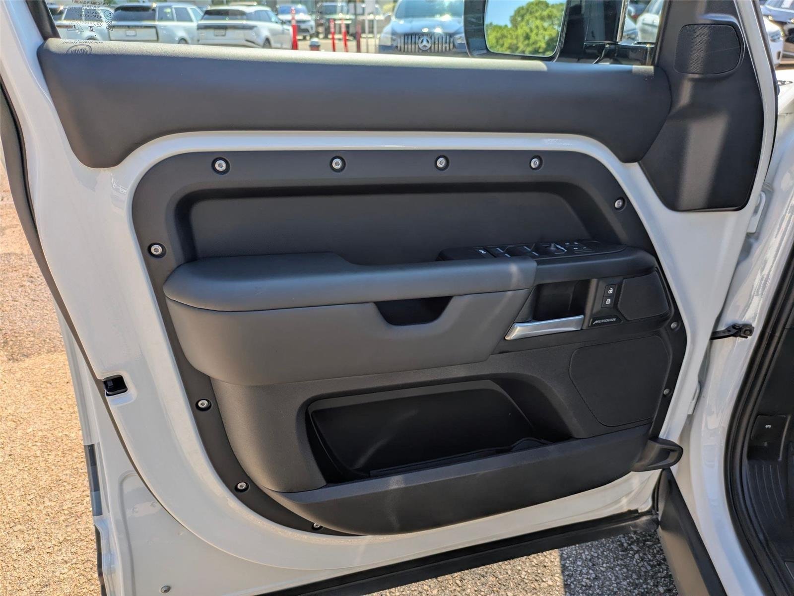 Used 2025 Fuji White Land Rover S image 11