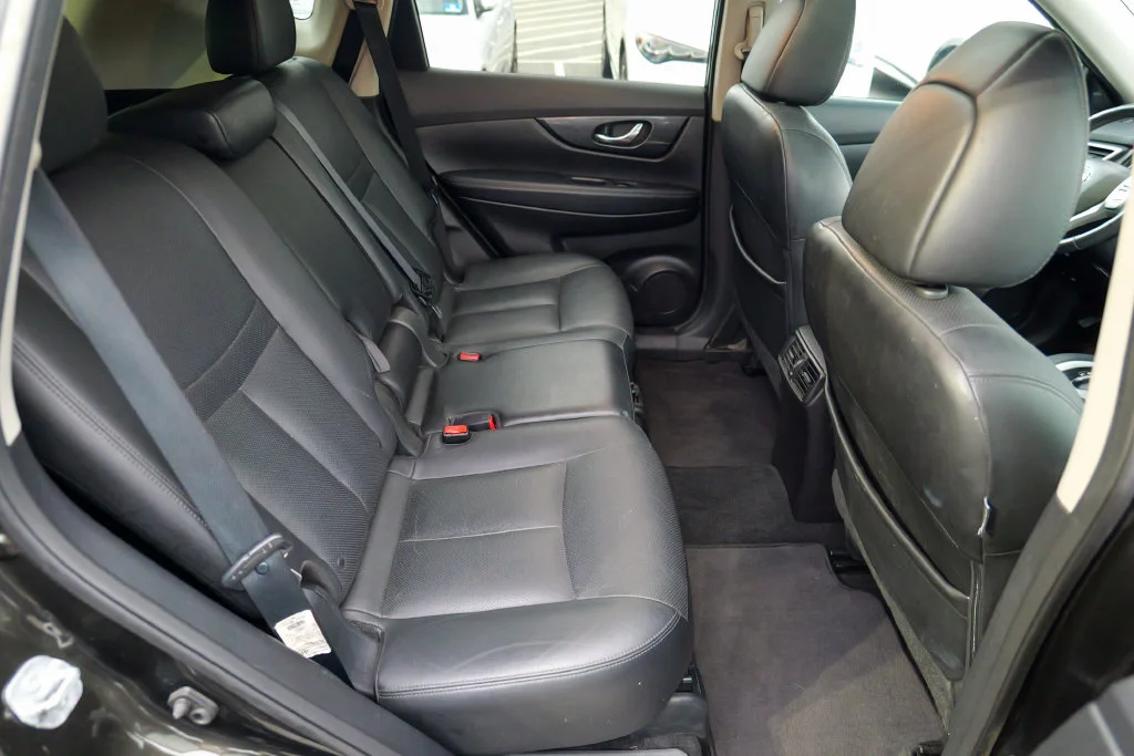 Used 2015 Midnight Jade Nissan SL image 30