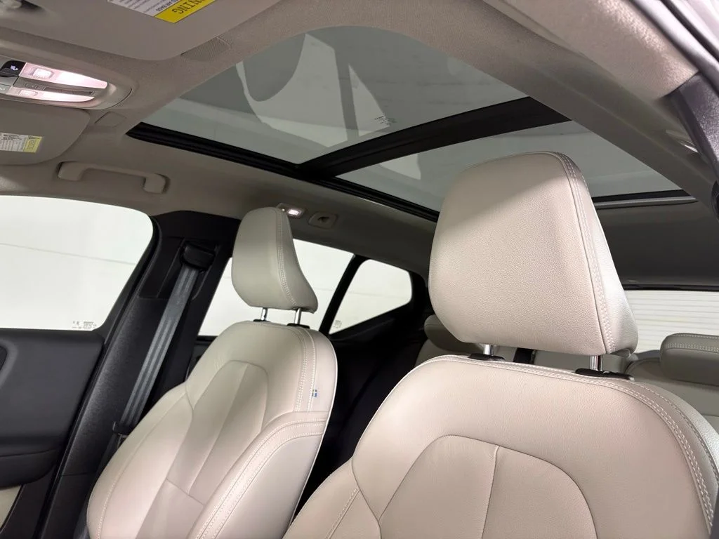 Used 2023 Silver Volvo Plus image 18