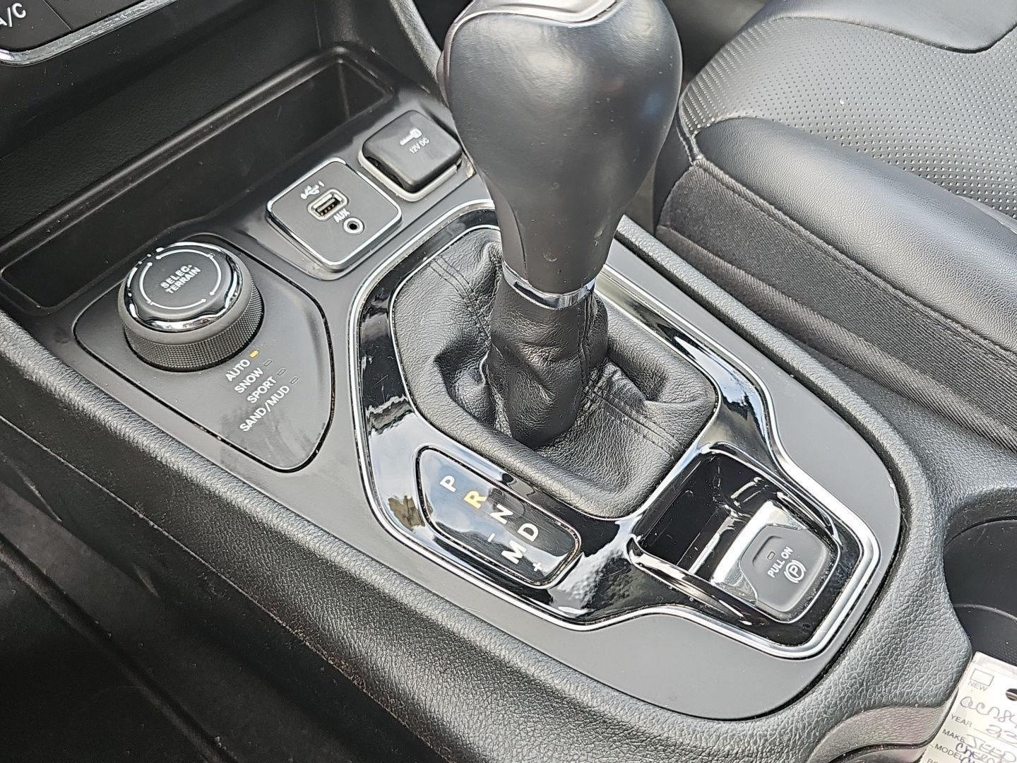 Used 2023 Diamond Black Crystal Pearlcoat Jeep Altitude Lux image 16