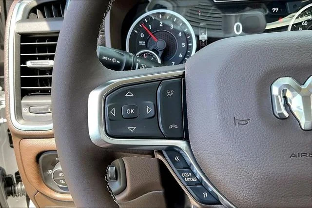 New 2026 Ivory White Tri-Coat Pearl-Coat Exterior Paint RAM LARAMIE image 27