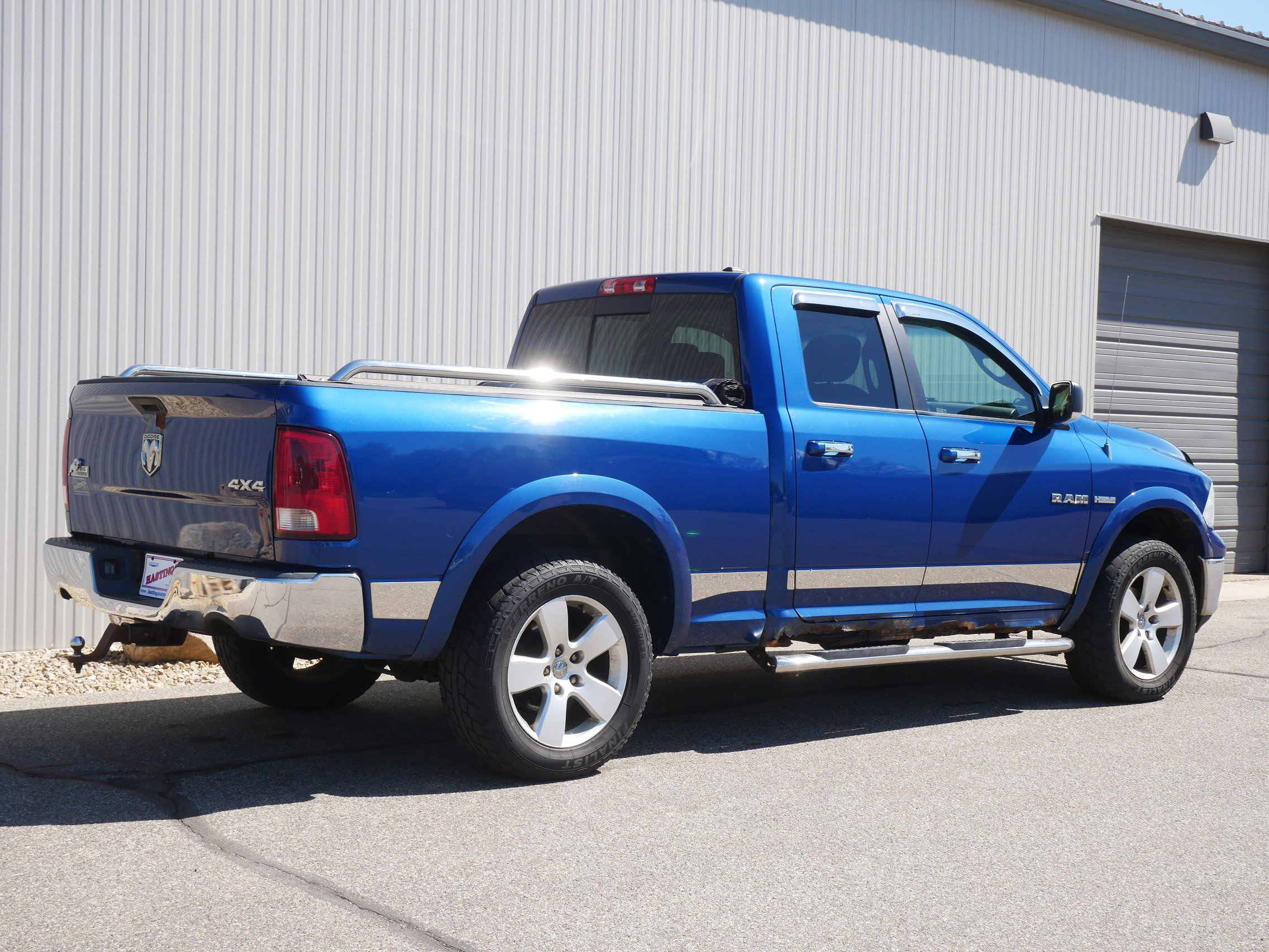 Used 2010 Deep Water Blue Pearl Dodge SLT image 5