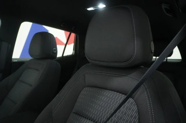 New 2027 Summit White Chevrolet LT image 17