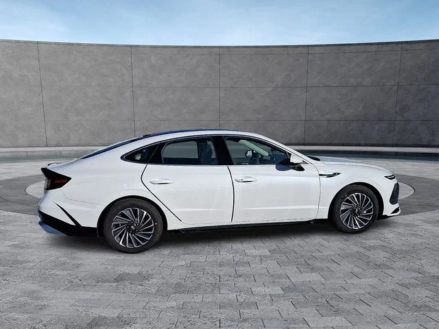 New 2026 White Hyundai SEL image 8