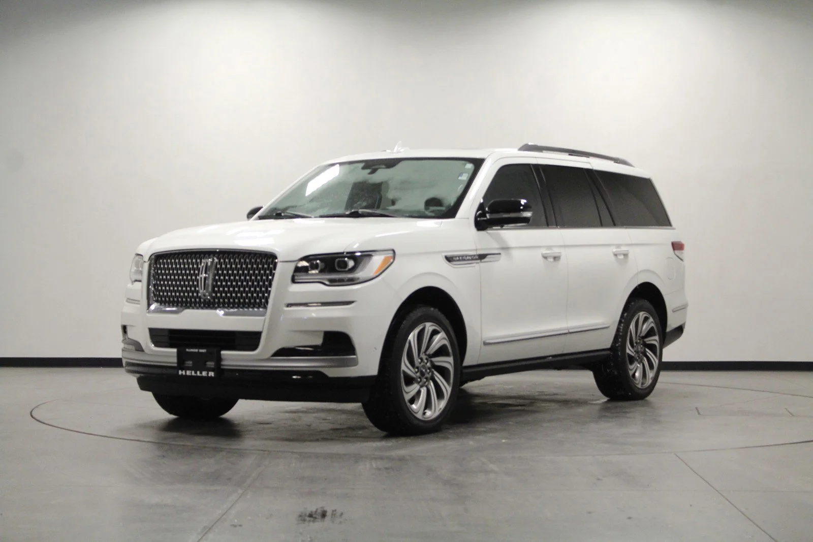 Used 2022 Pristine White Metallic Tri-Coat Lincoln Reserve image 8