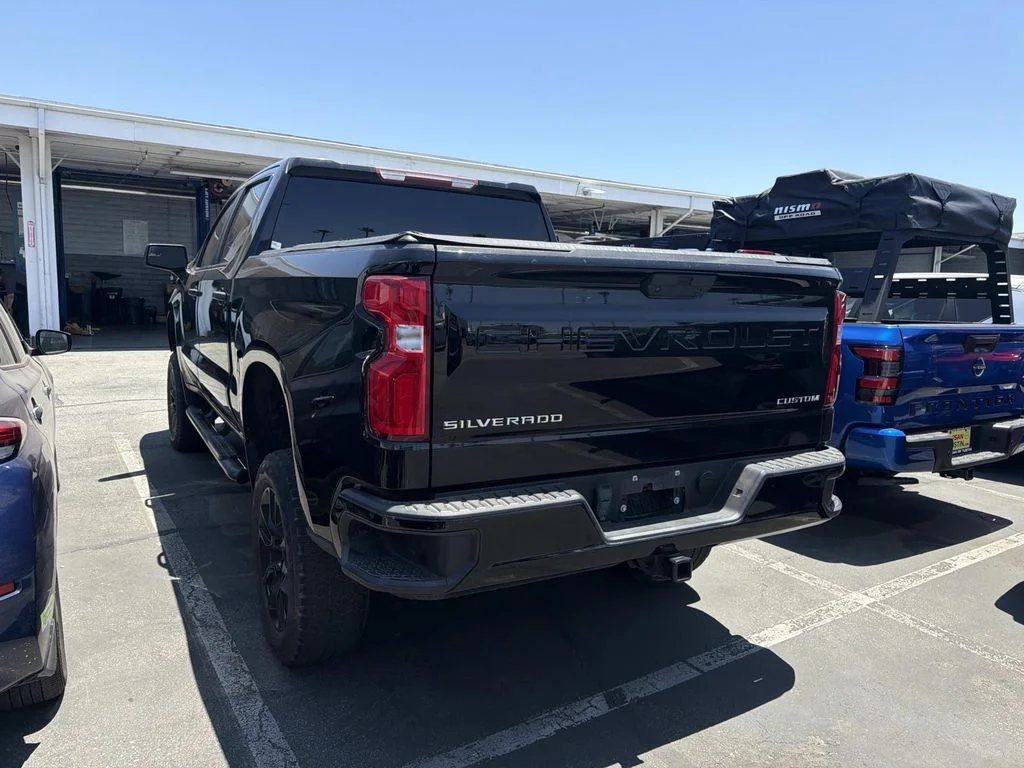 Used 2020 BLACK Chevrolet Custom image 4
