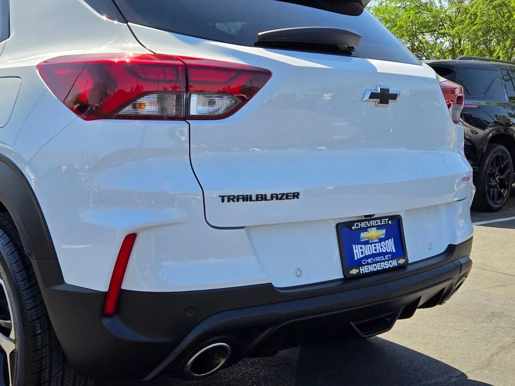 Used 2021 SUMMIT WHITE Chevrolet RS image 5