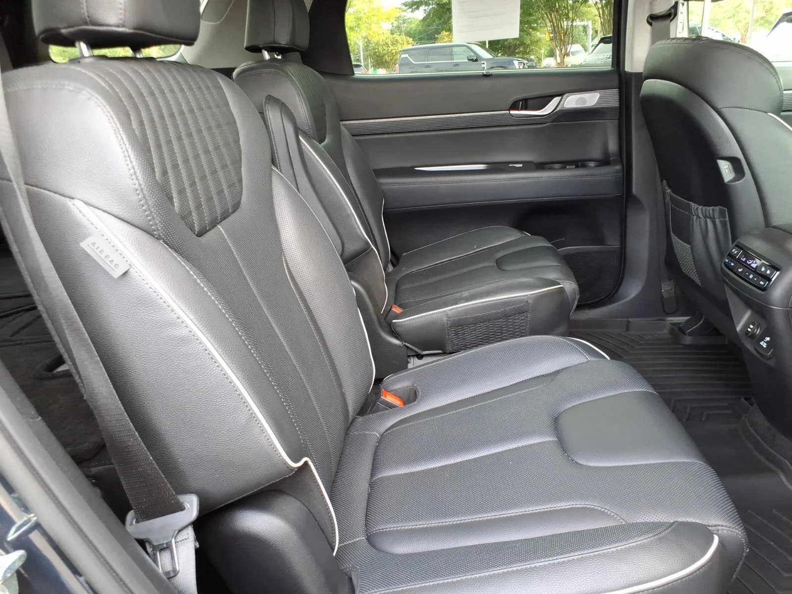 Used 2024 Moonlight Cloud Hyundai Limited image 20